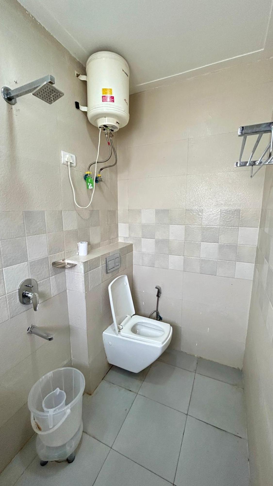 Aura Luxury Studio I Couple Friendly I Near Golf Course Road, Sector 57, غورغاون المظهر الخارجي الصورة