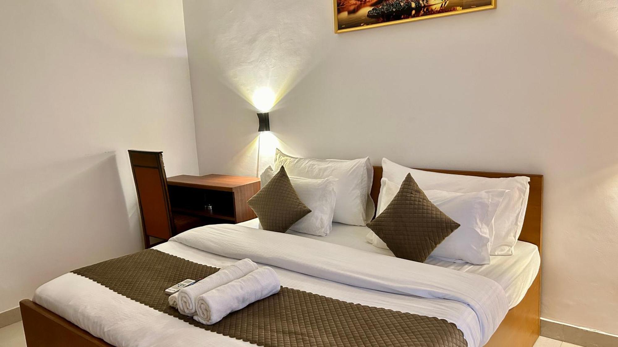 Aura Luxury Studio I Couple Friendly I Near Golf Course Road, Sector 57, غورغاون المظهر الخارجي الصورة